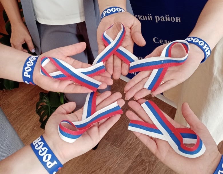 В Комплексном центре социального обслуживания населения  Седельниковского района прошли мероприятия, приуроченные ко  Дню Государственного флага Российской Федерации